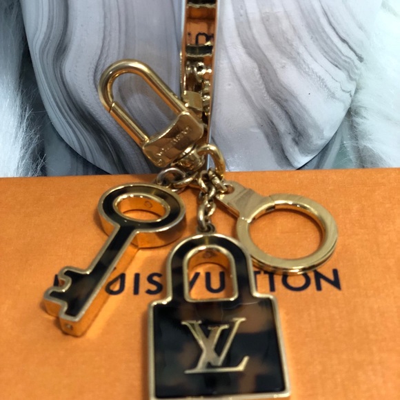 Charm/ Keychain Holder - Picture 3 of 11